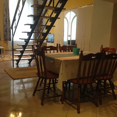 King Jozsef Korut Appartement *
